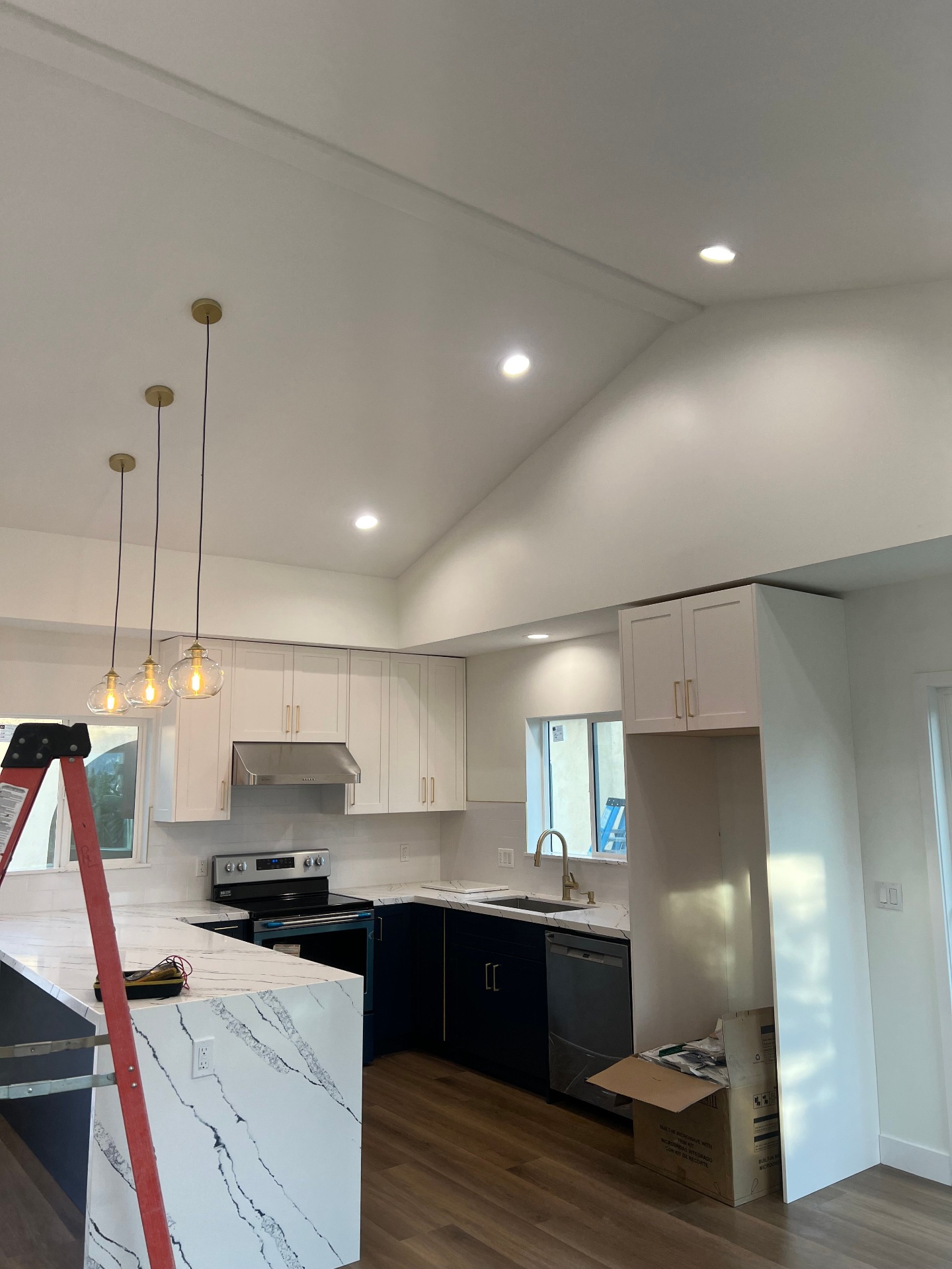 Kitchen remodel with pendant and recessed lighting